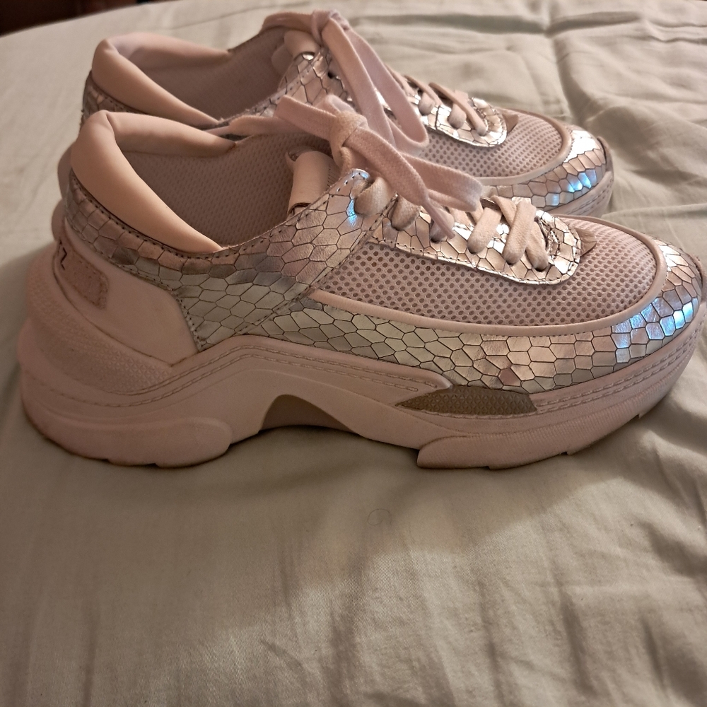 *Final Price* Schutz Sneakers Women's 8 Silver White Chunky Platform Snakeskin - Picture 2 of 6